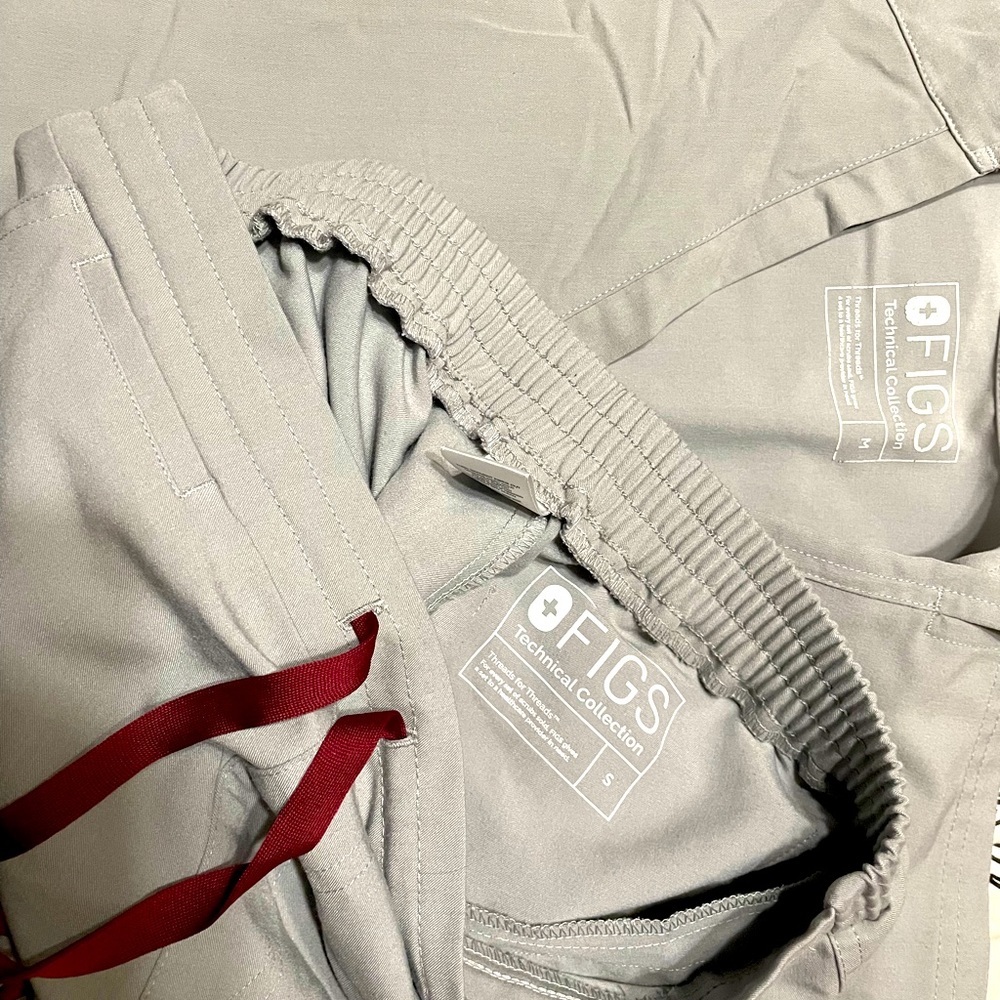 Figs grey scrubs top is medium bottom is small regular yolas